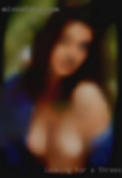 Looking threesome sex in MO for a girlfriend.